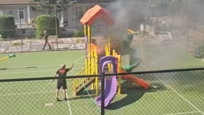 Düzce'de çocuk parkında korkutan yangın!