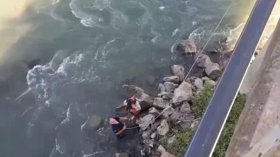 Çayda mahsur kalan kadın itfaiye ekiplerince kurtarıldı