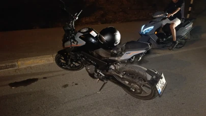 Refüje çarpan motosikletin sürücüsü yaralandı