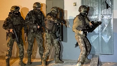 İzmir merkezli 60 ilde FETÖ operasyonu! 230 gözaltı