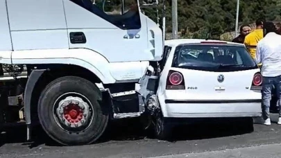 Bilecik'te tır ile otomobil çarpıştı: 1'i ağır 3 yaralı