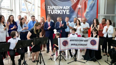 Bakan Tekin'den “Zaferin Adı Türkiye” sergisine ziyaret