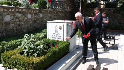 Başkan Bozbey 15 Temmuz şehitlerini mezarlarında ziyaret etti