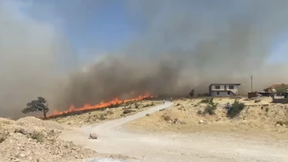 Ayvacık'taki yangın yerleşim yerlerini tehdit ediyor