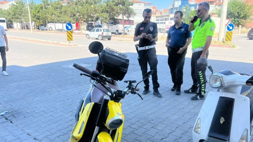 Motosikletle otomobil çarpıştı: 1 yaralı