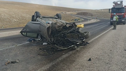 Sivas'ta otomobil devrildi: 5 yaralı