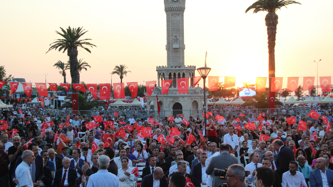 İzmir'de 15 Temmuz şehitleri anıldı