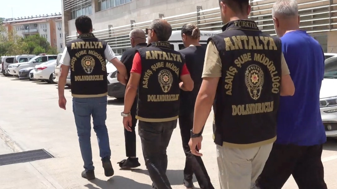 Terfi etme vaadiyle 3,4 milyonluk dolandırıcılıkta 2 tutuklama