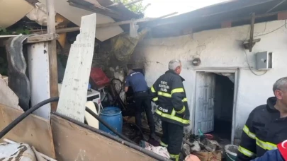Kars’ta odunlukta çıkan yangın itfaiye ekiplerince söndürüldü