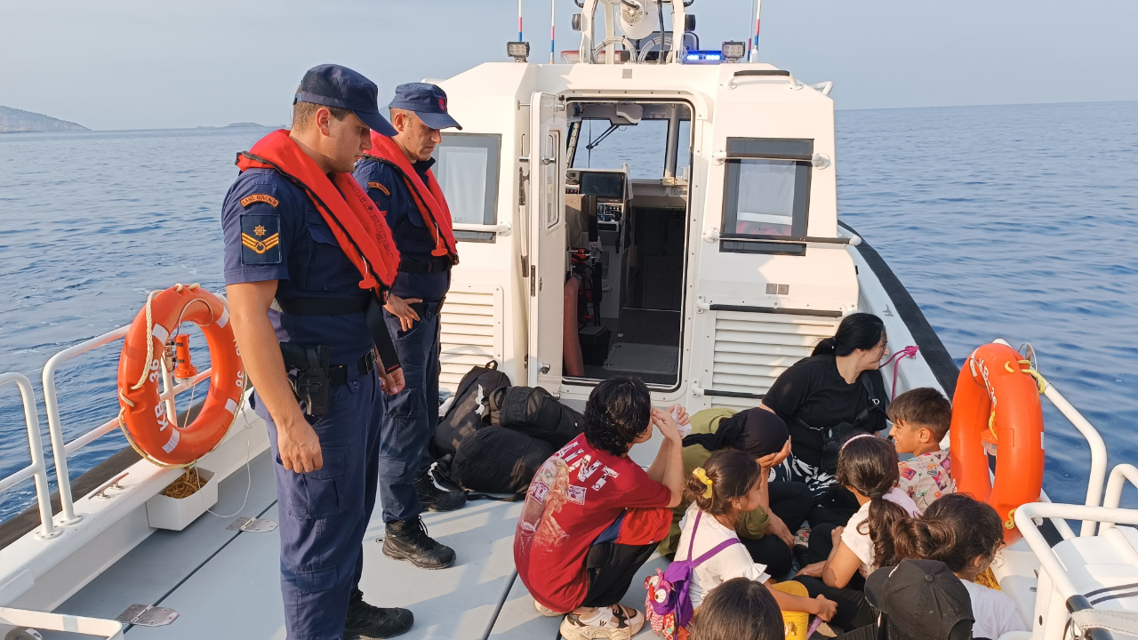 Kaş’ta 21 kaçak göçmen ve 1 organizatör yakalandı