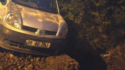 Bozuk yolu fark etmeyip şarampole düştü!