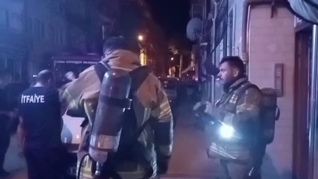 Bursa'da gece yarısı mahalleyi ayağa kaldıran yangın