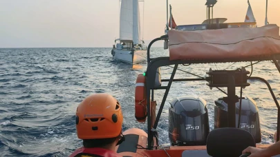 Fethiye'de makine arızası yapan yelkenli tekne kurtarıldı