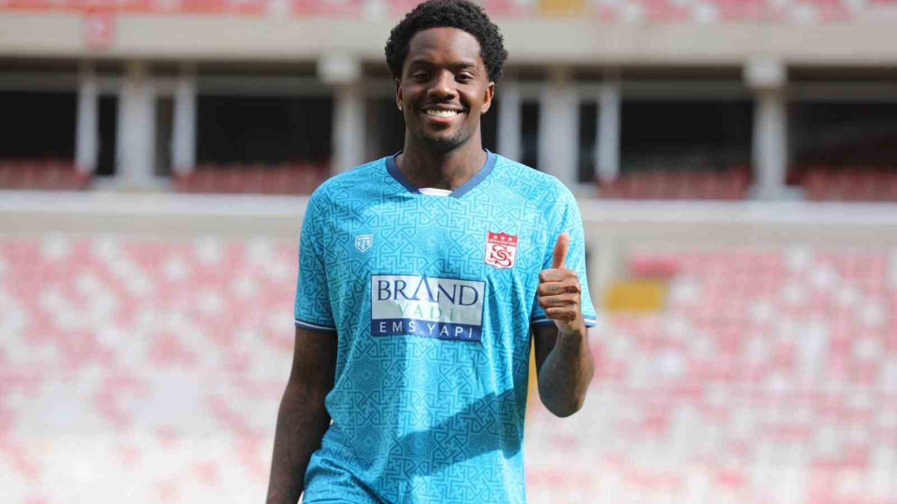 Sivasspor'da Queensy Menig sakatlandı