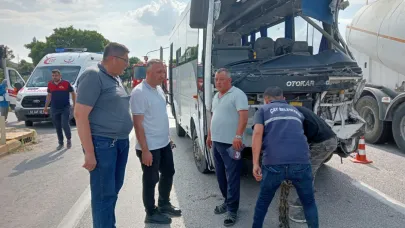 Minibüs ile kamyon çarpıştı: 7 yaralı
