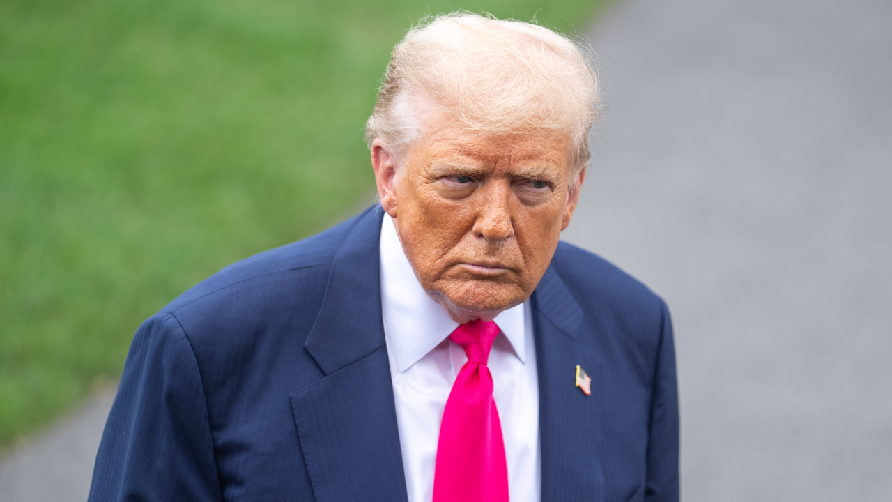 Trump Epstein'e doğum günü mektubu gönderdiği iddiasını yalanladı