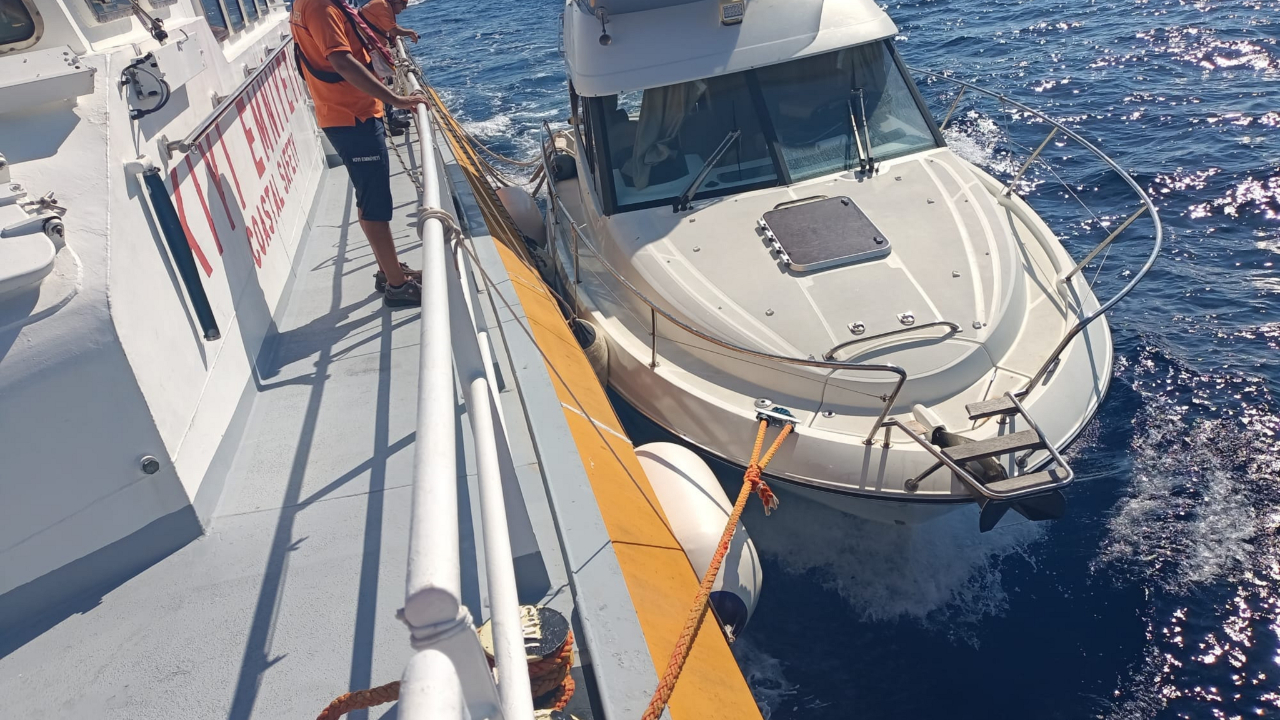 Bodrum'da facia son anda önlendi: 9 kişi tekneden kurtarıldı