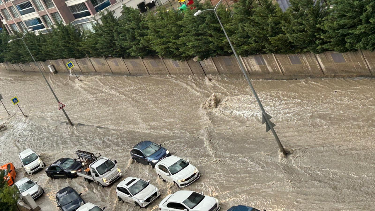 Başkentte sağanak hayatı olumsuz etkiledi