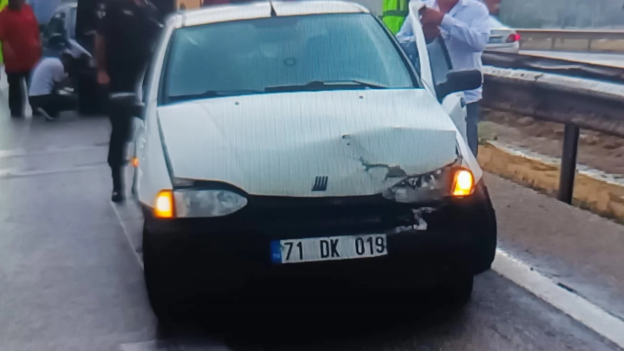 İki otomobil çarpıştı: 5 yaralı