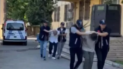 Polis yeleğiyle geldiler: Kasayı alıp gittiler