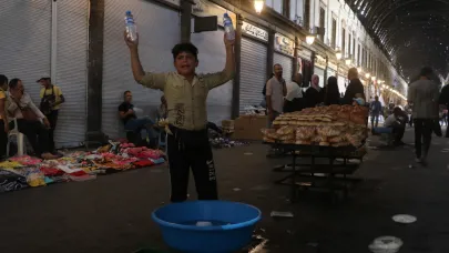 Savaşın çocukları su satarak ailelerine destek oluyor