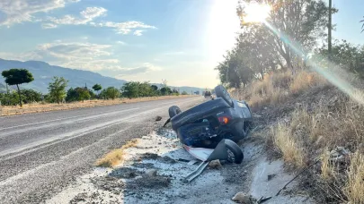 Direksiyon hakimiyetini kaybeden otomobil takla attı