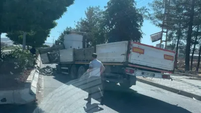Faciadan son anda dönüldü: Tırın dorsesi yerinden çıktı