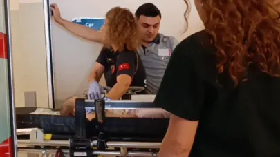 1 yaşındaki bebek öldü! Acilde aileler birbirlerine girdi