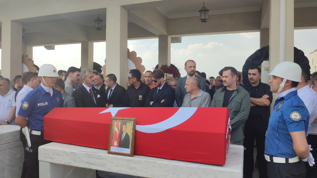 Eski Bitlis Valisi Karaömeroğlu son yolculuğuna uğurlandı