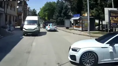 Düğün konvoyu için yol kesti, trafiği felç etti