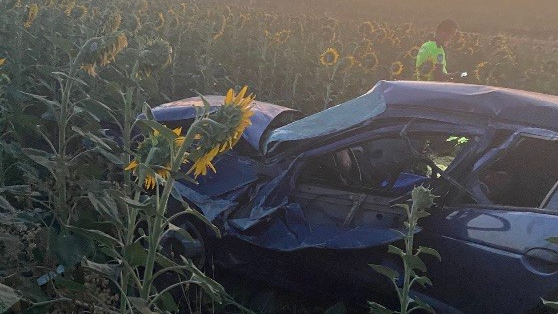 Susurluk’ta otomobil yoldan çıktı: 3 yaralı