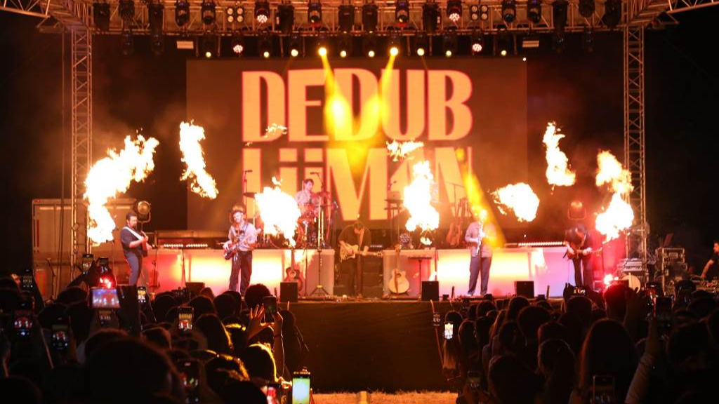İnegöl'de Dedublüman konseriyle heyecan zirve yaptı