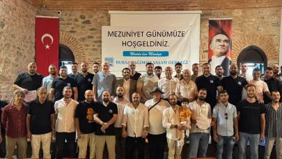 Bursa'da bağımlılıklarını yenen bireylerin mezuniyet coşkusu