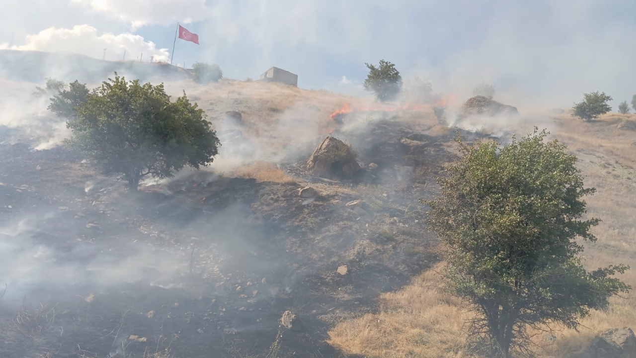 Hakkari'de çıkan yangınlara müdahale edildi