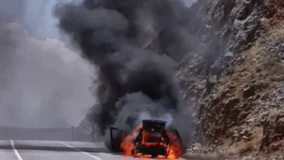 Adıyaman’da otomobil cayır cayır yandı
