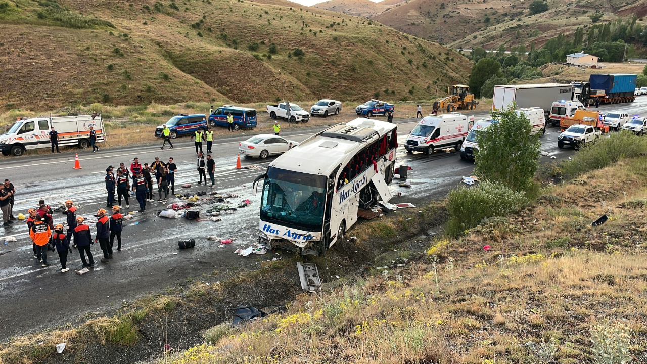 Sivas'ta otobüs kazasında ölenlerin kimlikleri tespit edildi