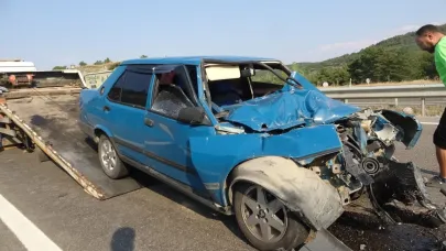 Seyir halindeki otomobil traktöre çarptı: 1 yaralı