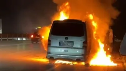 Minibüs alevlere teslim oldu