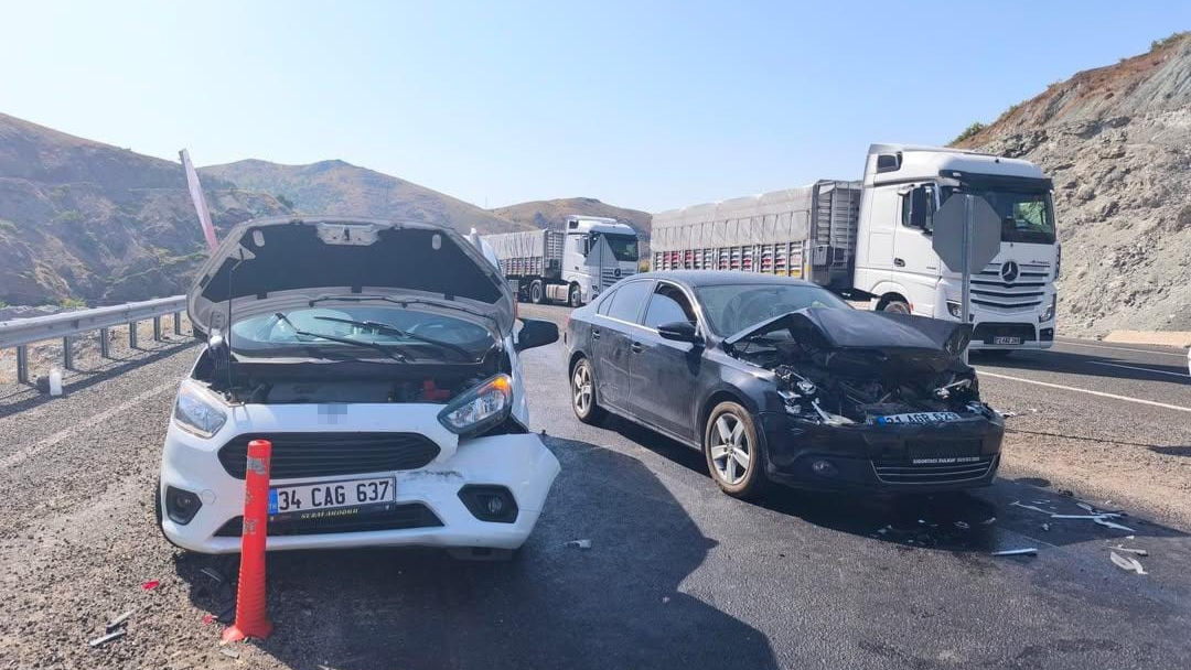 Elazığ'da zincirleme trafik kazası: 1 yaralı