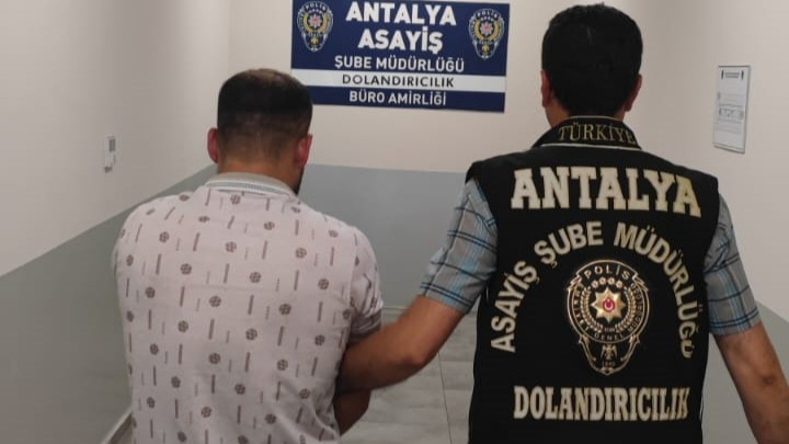 Kendisini istihbarat görevlisi olarak tanıtan kişi tutuklandı