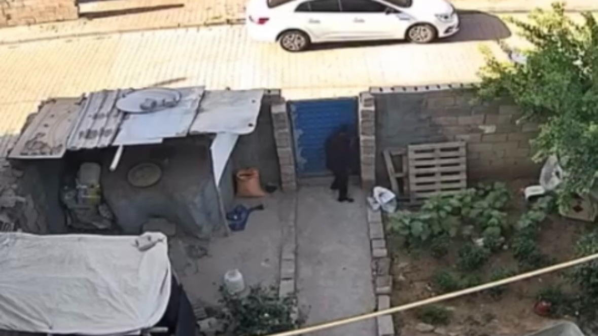İki ayrı evden 5 bin lira çaldı