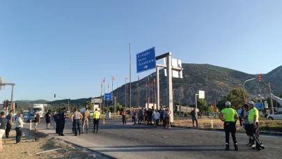 Kırkağaç’ta hafif ticari araç ile motosikletin çarpıştığı feci kaza kamerada: 1 ölü, 1 yaralı
