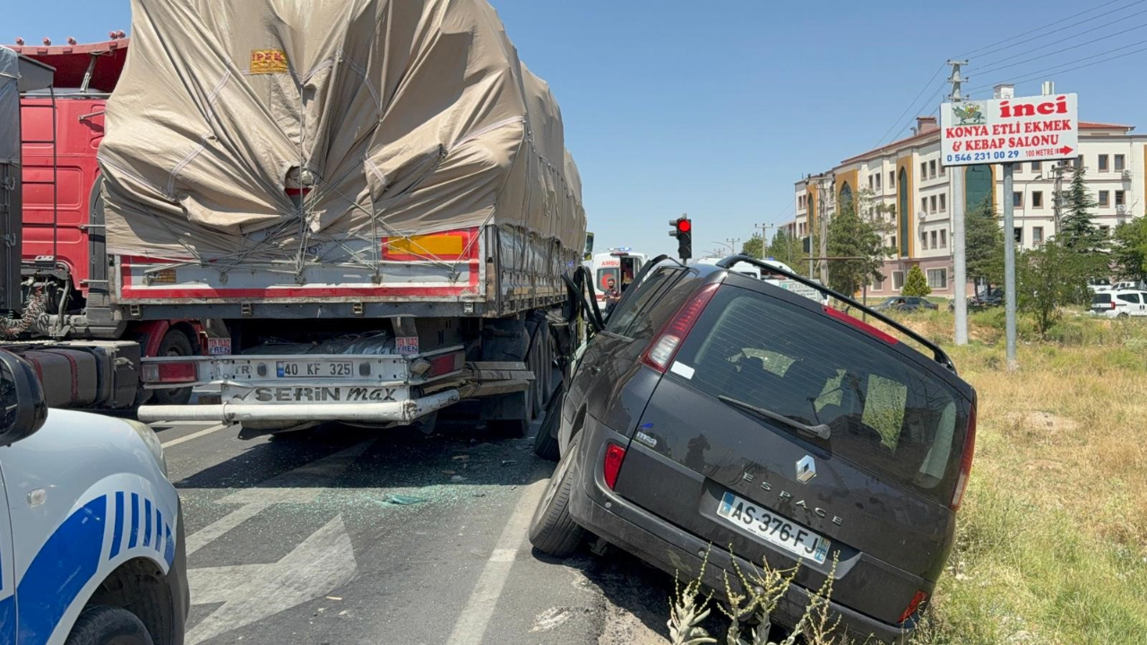 Tıra arkadan çarpan sürücü yaralandı