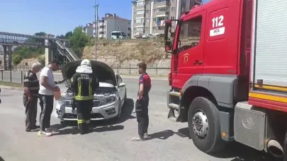 Otomobilden çıkan dumanlar paniğe neden oldu