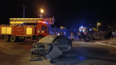 Otomobiller kavşakta çarpıştı: 3 yaralı