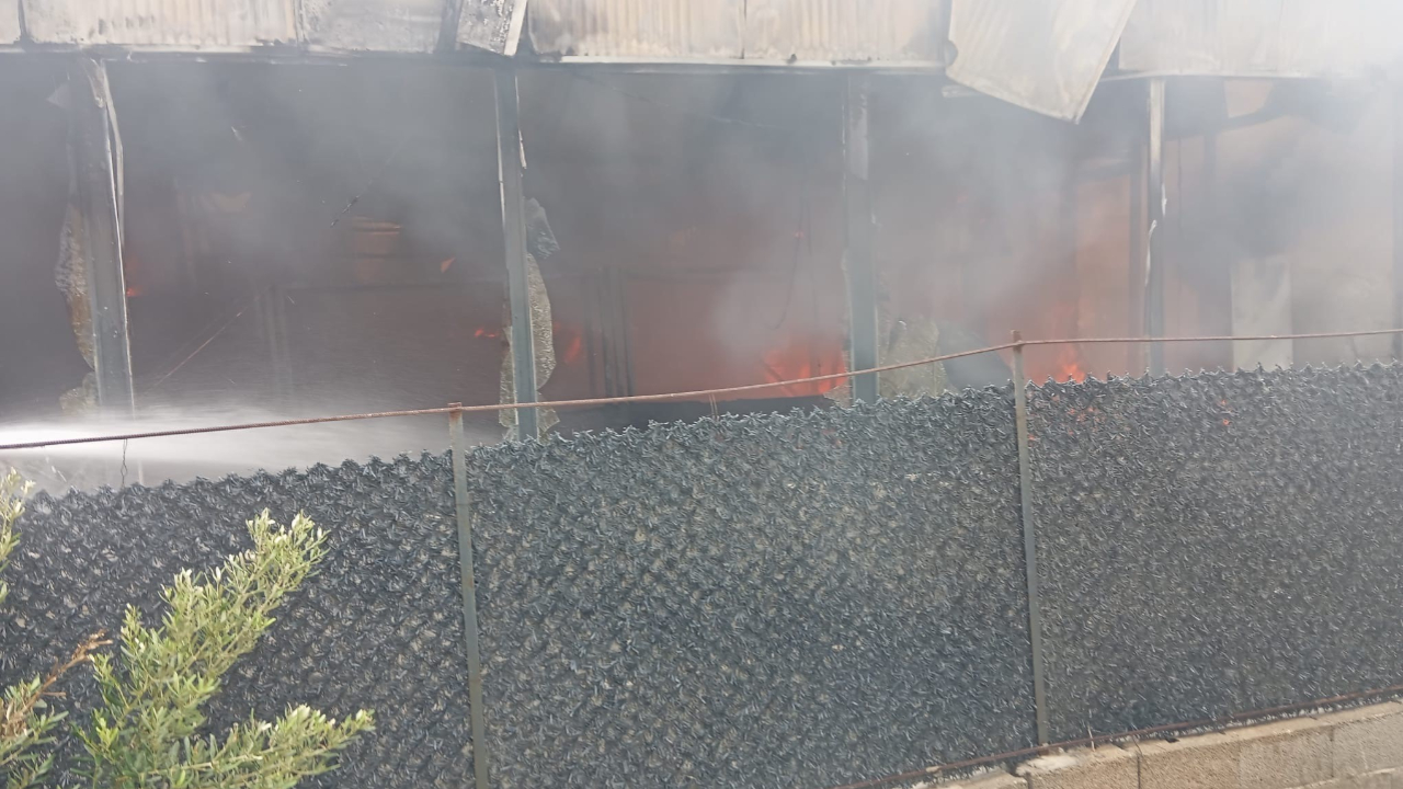 Hatay'da bir kafe küle dönerek kullanılmaz hale geldi