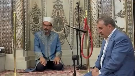 BBP Başkanı Destici Bursa'da Muradiye Camii'nde Haşr Suresi okudu