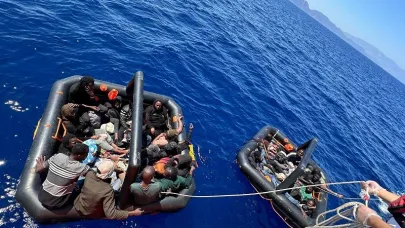 Kuşadası açıklarında 22 düzensiz göçmen kurtarıldı
