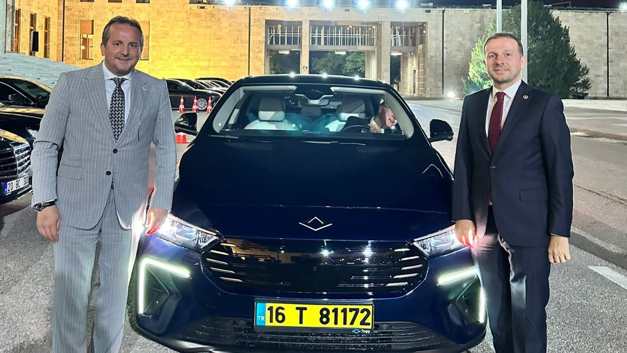 Türkiye'nin yerli ve milli otomobili T10F TBMM'de sergilendi