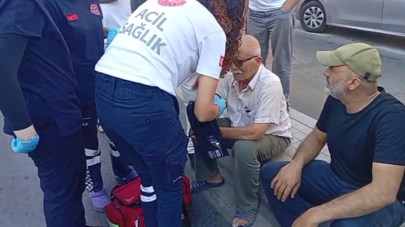 Maltepe'de yangın: Mahsur kalan yaşlı adam kurtarıldı